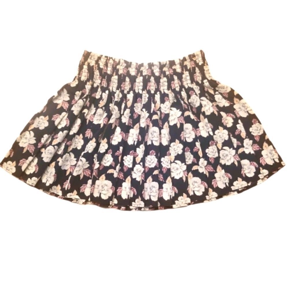 I LOVE H81 SHORT FLORAL SKIRT SZ. M